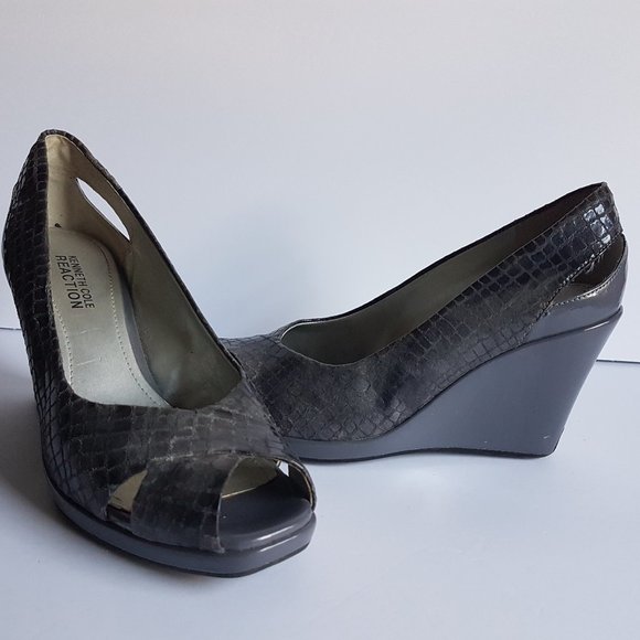 - Kenneth Cole Reaction Size 6.5 Wege Grey Heels Women's Shoes - Picture 1 of 7
